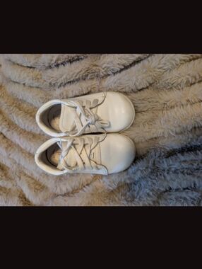 stride Rite Size 5 Kids White Lace-Up Booties